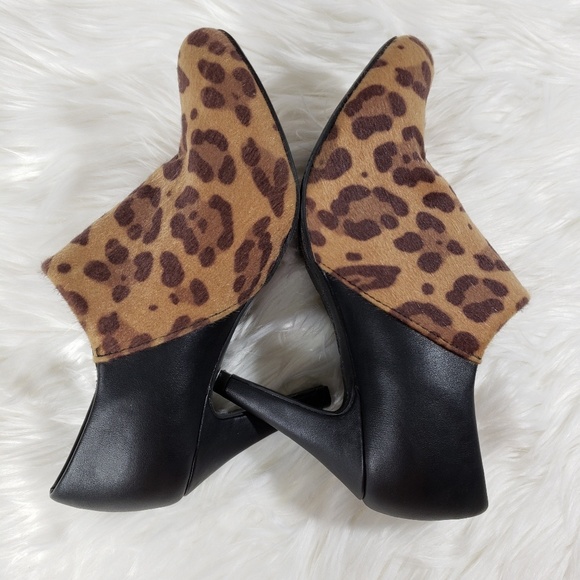 Dexflex Comfort Cheetah Print Booties - Picture 4 of 9